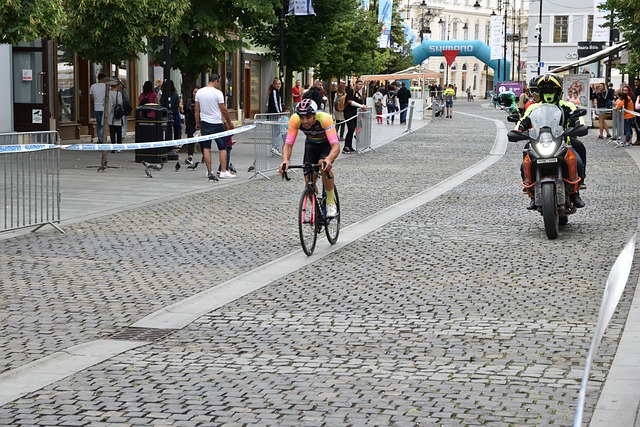 希罗表现惊艳，热火四连胜令人瞩目.